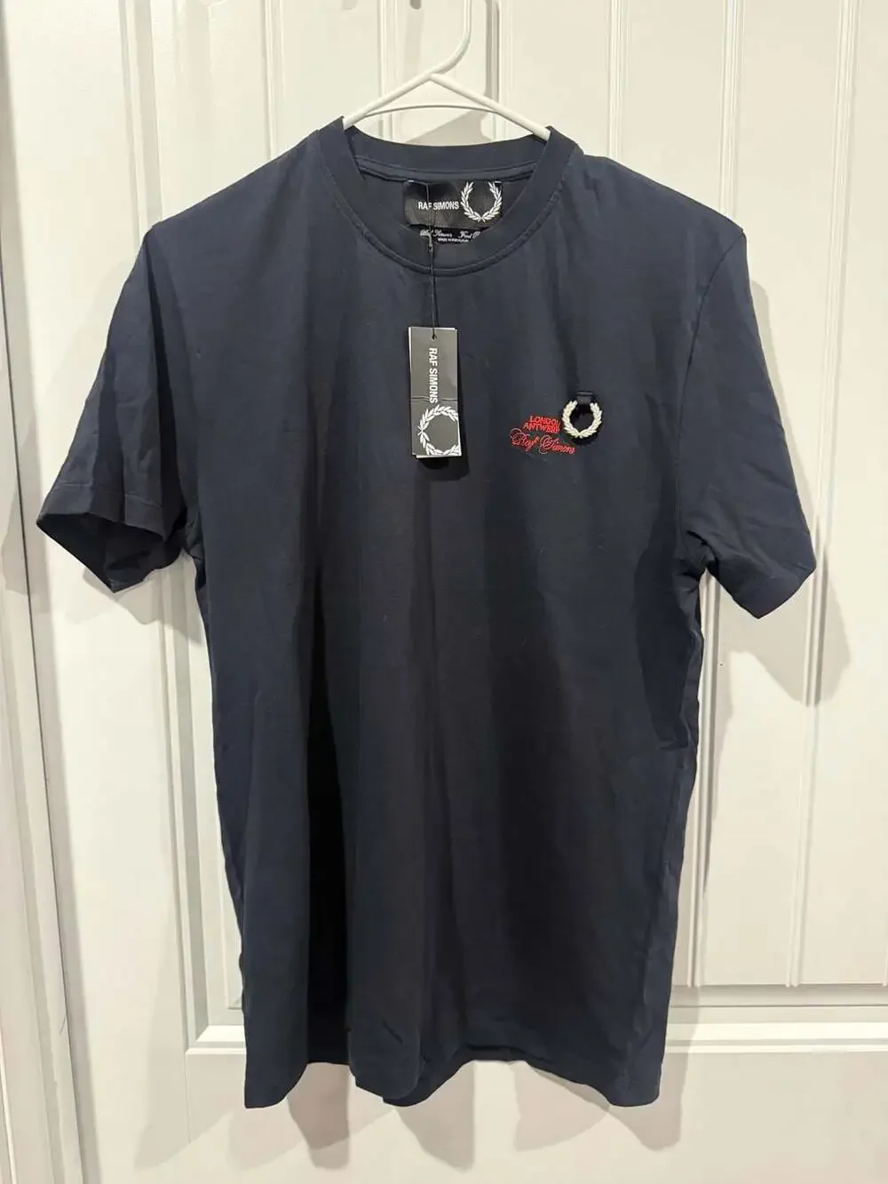 Raf Simons x Fred Perry Laurel Wreath Logo T-Shirt Navy Small NWT Portugal